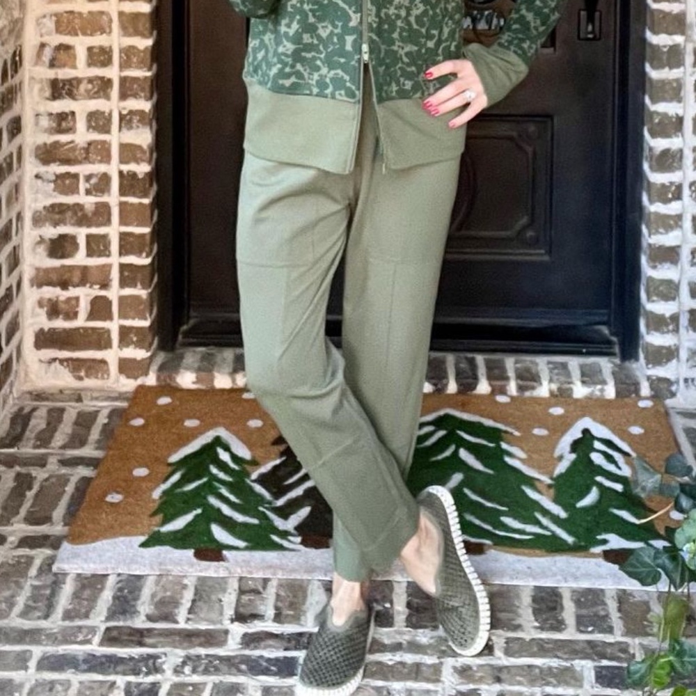 Cabi Everyday Lounger Pant in Olive Green - Size Medium